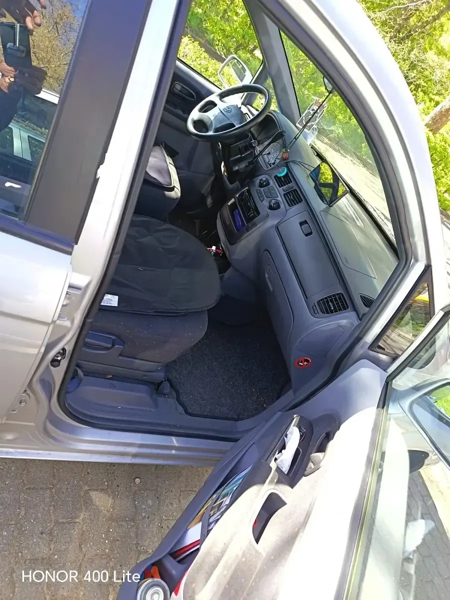 Gebraucht Hyundai Trajet 120 PS (88 kW) 2004 Silber Van / Kleinbus