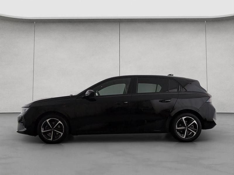Gebraucht Opel Astra 131 PS (96 kW) 2025 Schwarz Limousine