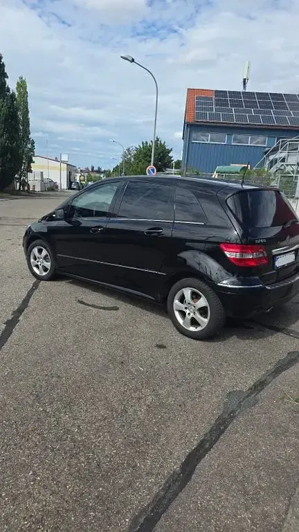 Gebraucht Mercedes 200 136 PS (100 kW) 2009 Schwarz Limousine
