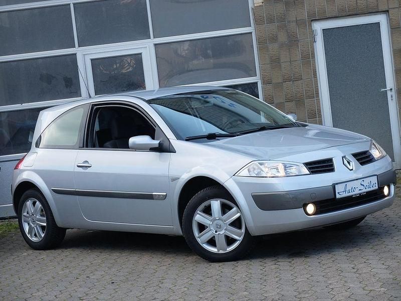 Silber Gebraucht 2005 Renault Mégane II Dynamique Limousine | 3.990 € (Teuer) - Bild 1/4