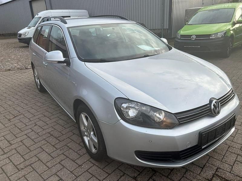 Gebraucht VW Golf VI Comfortline 122 PS (89 kW) 2011 Silber Kleinwagen