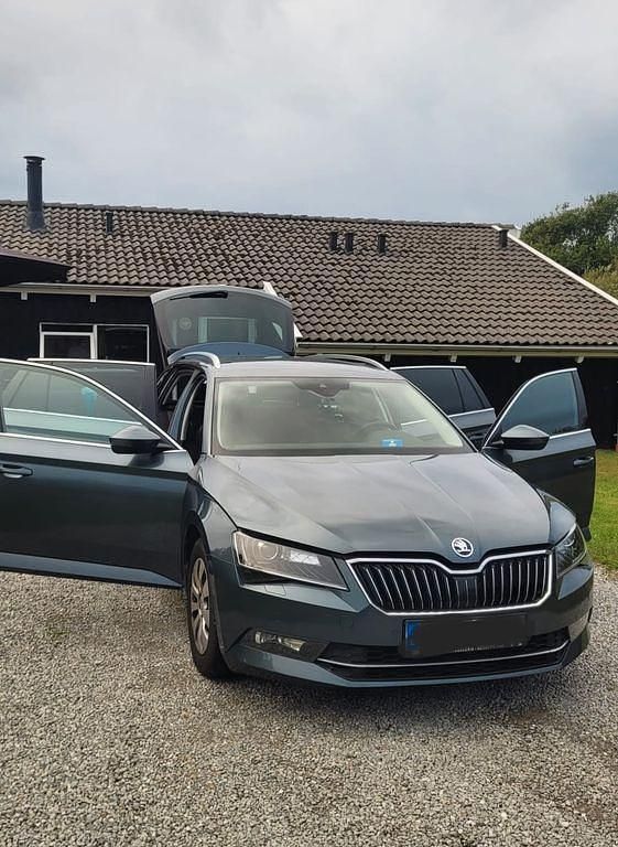 Gebraucht Skoda Superb Style 190 PS (139 kW) 2019 Grau Limousine