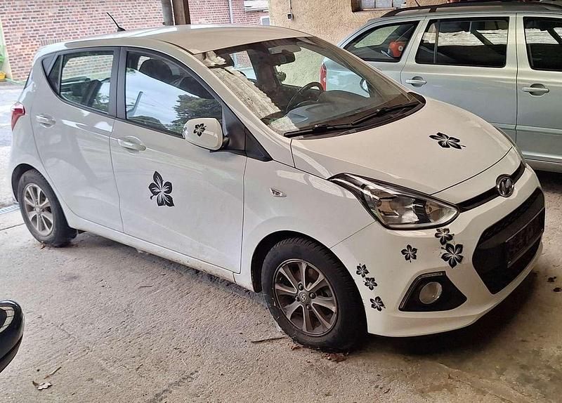 Weiß Gebraucht 2016 Hyundai i10 YES! Kleinwagen | 7.000 € (Fairer Preis) - Bild 1/4