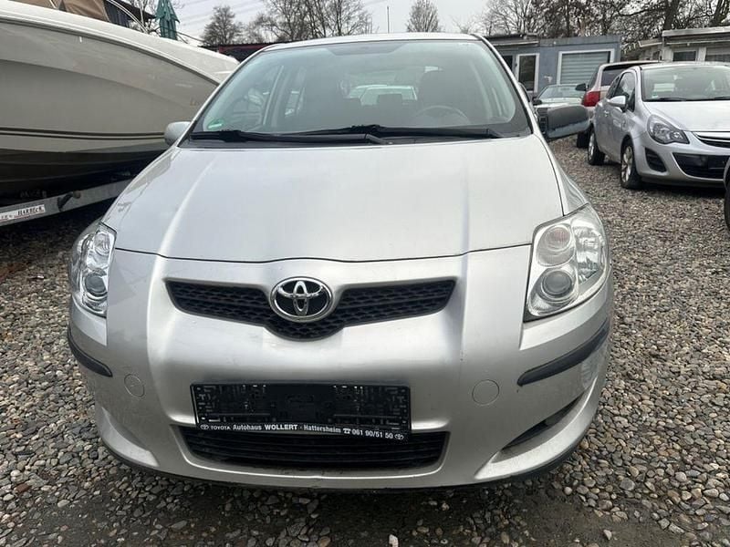 Silber Gebraucht 2009 Toyota Auris Sol Limousine | 3.950 € (Superpreis) - Bild 1/4