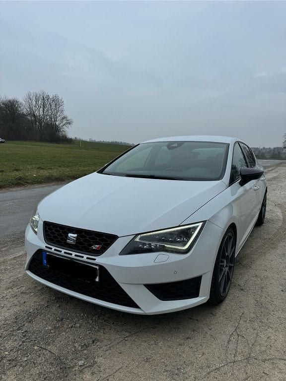 Weiß Gebraucht 2016 Seat Leon Cupra 290 Limousine | 15.900 € (Guter Preis) - Bild 1/4