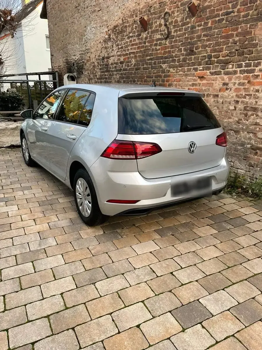 Gebraucht VW Golf VII 116 PS (85 kW) 2019 Silber Kleinwagen