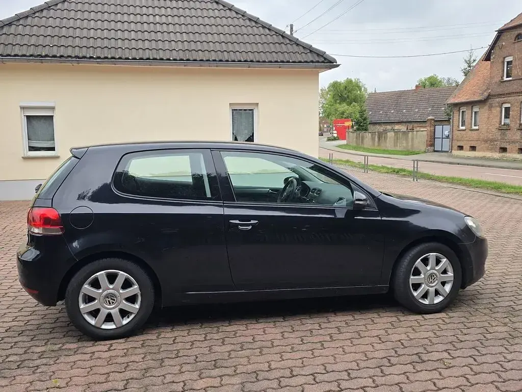 Gebraucht VW Golf VI Trendline 105 PS (77 kW) 2011 Schwarz Kleinwagen