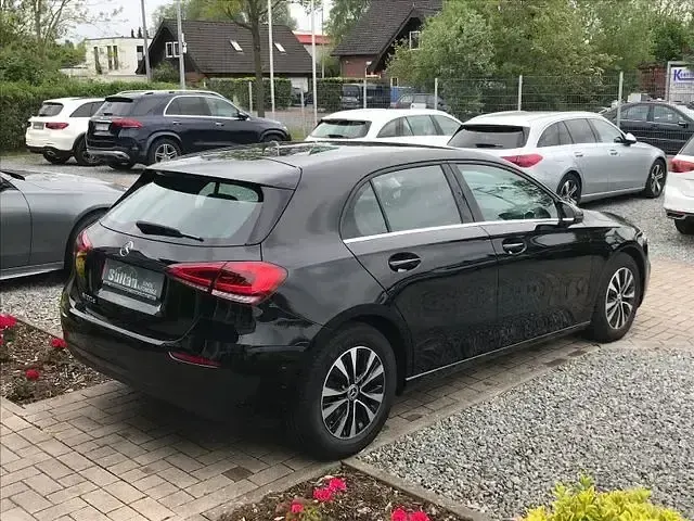 Gebraucht Mercedes A180 Style 116 PS (85 kW) 2023 Schwarz Limousine