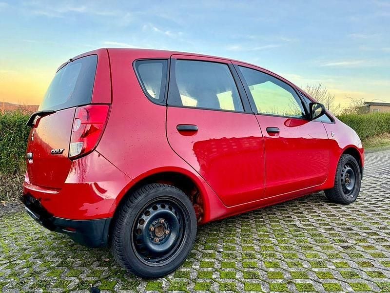 Gebraucht Mitsubishi Colt 95 PS (69 kW) 2009 Rot Kleinwagen