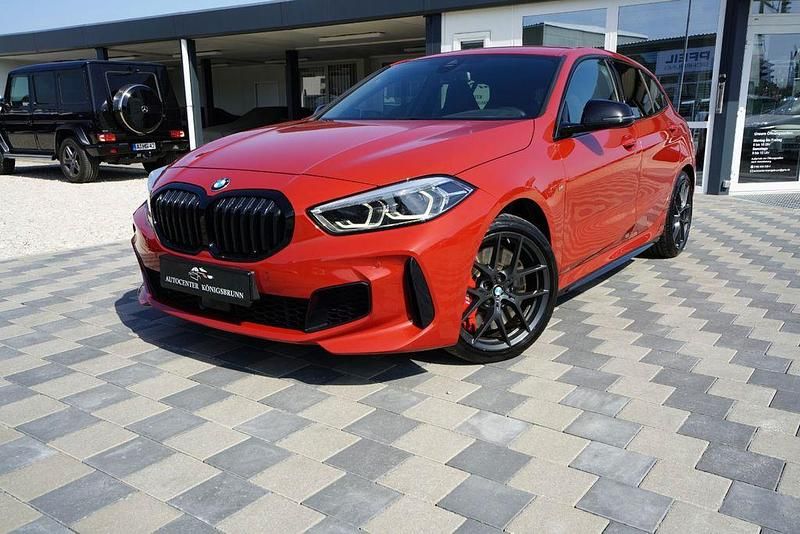 Rot Gebraucht 2022 BMW 128 Performance Limousine | 31.850 € (Fairer Preis) - Bild 1/4