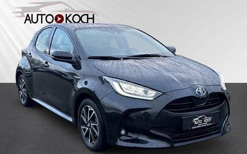 Schwarz Gebraucht 2020 Toyota Yaris Hybrid Club Limousine | 17.690 € (Fairer Preis) - Bild 1/4