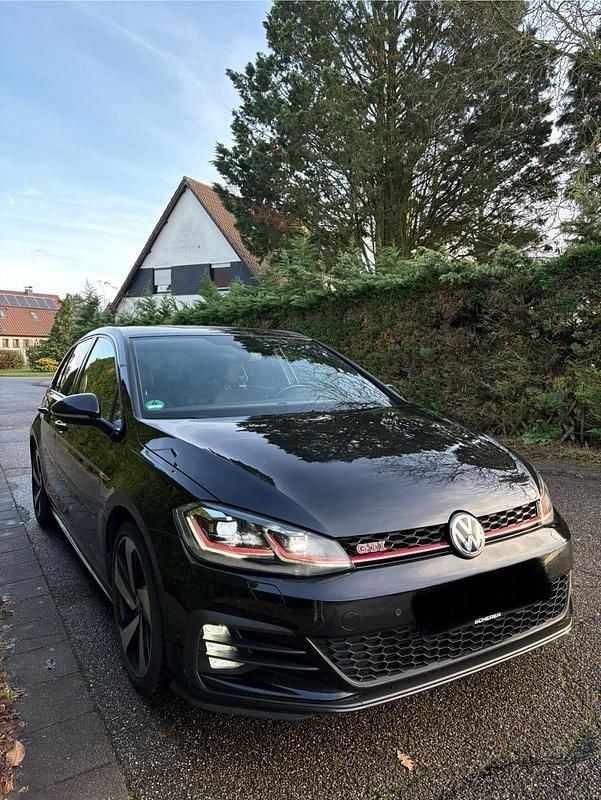 Schwarz Gebraucht 2019 VW Golf VII Edition Kleinwagen | 19.900 € (Guter Preis) - Bild 1/4