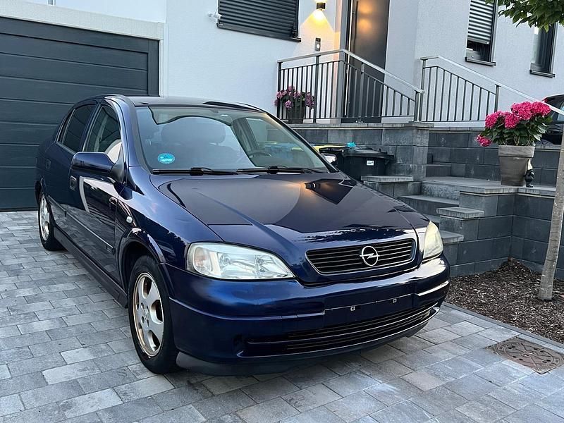 Blau Gebraucht 2000 Opel Astra Limousine | 1.595 € (Fairer Preis) - Bild 1/4
