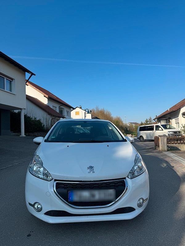 Weiß Gebraucht 2014 Peugeot 208 Kleinwagen | 3.800 € (Superpreis) - Bild 1/4