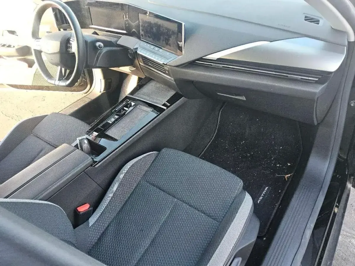 Gebraucht Opel Astra Edition 181 PS (133 kW) 2022 Diamant schwarz metallic Kleinwagen