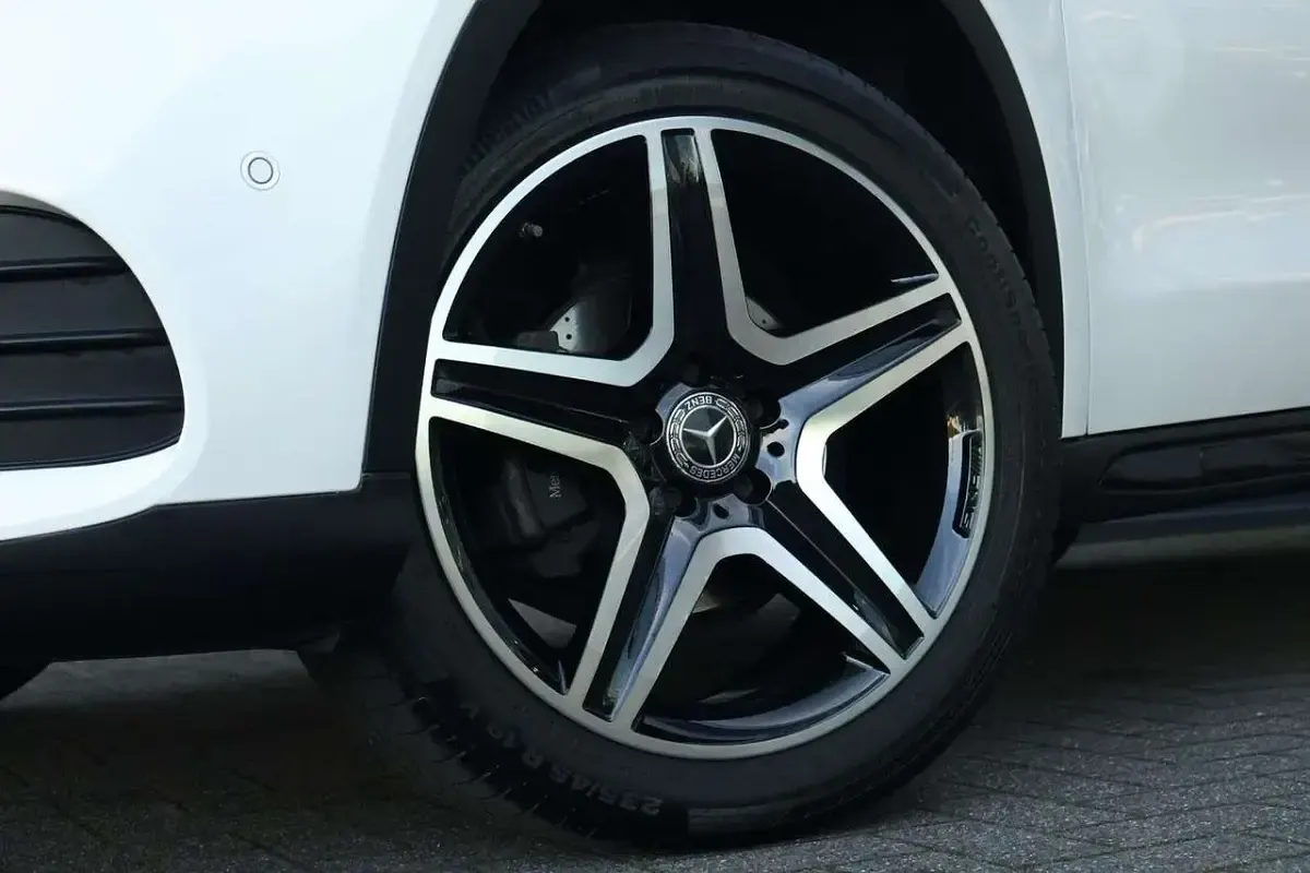 Gebraucht Mercedes GLA200 Premium Plus 156 PS (114 kW) 2018 Weiß SUV