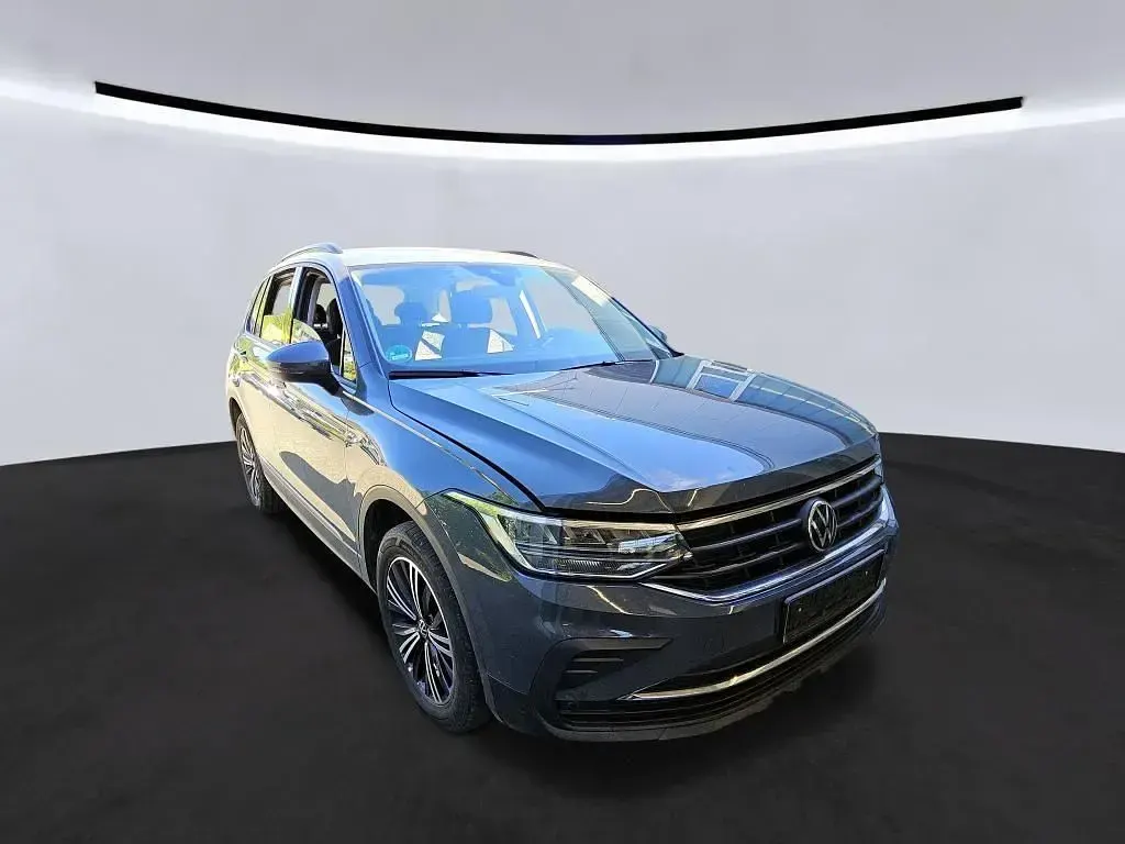 Gebraucht VW Tiguan Life 150 PS (110 kW) 2023 Grau SUV