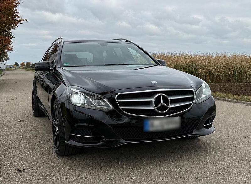 Gebraucht Mercedes E220 Avantgarde 170 PS (125 kW) 2014 Schwarz Kombi
