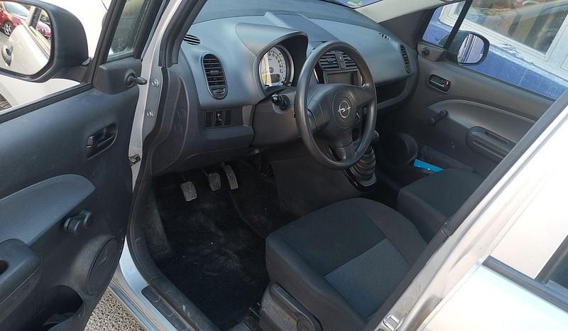 Gebraucht Opel Agila 65 PS (47 kW) 2011 Silber Kleinwagen