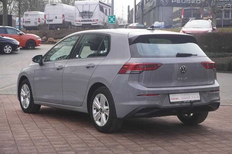 Gebraucht VW Golf VIII 110 PS (80 kW) 2020 Silber Limousine