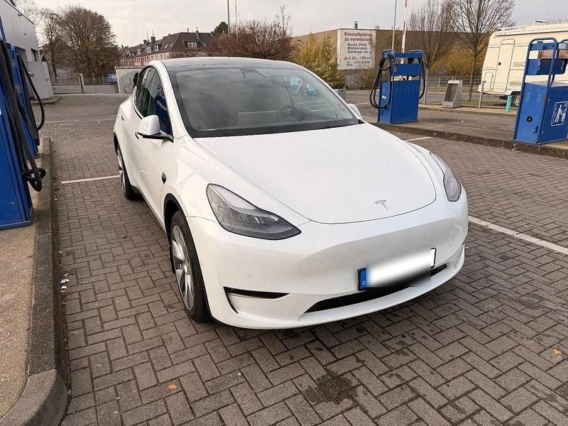 Weiß Gebraucht 2022 Tesla Model Y SUV | 29.999 € (Superpreis) - Bild 1/4