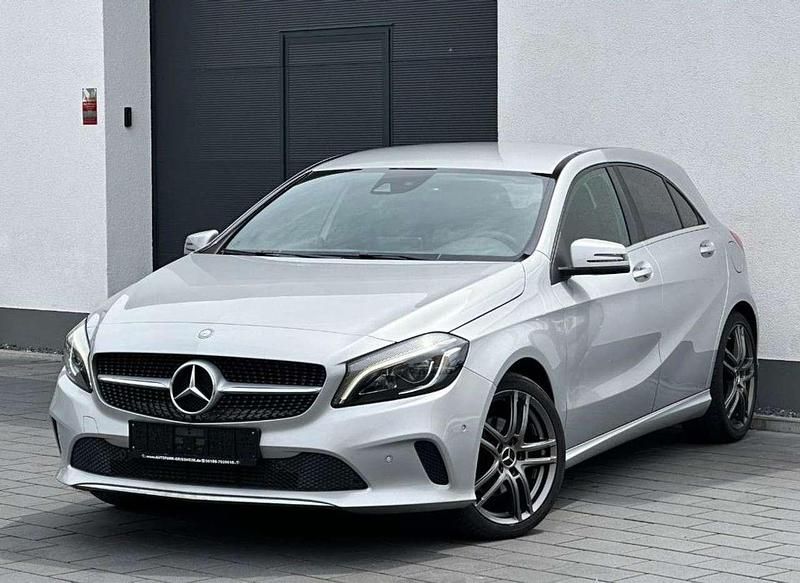 Silber Gebraucht 2017 Mercedes A220 Urban Kleinwagen | 19.800 € (Fairer Preis) - Bild 1/4