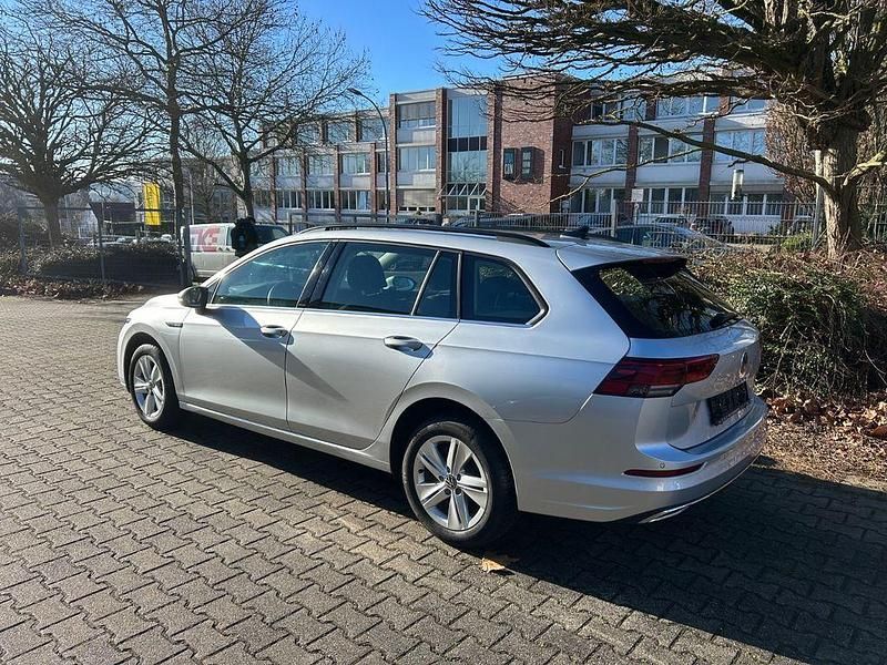 Gebraucht VW Golf VIII Style 131 PS (96 kW) 2024 Silber Kombi