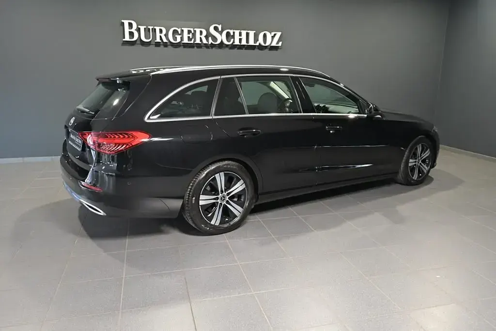 Gebraucht Mercedes C200 163 PS (119 kW) 2023 Obsidianschwarz  metalliclack Limousine