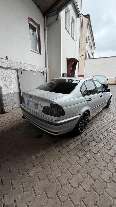 Gebraucht BMW 318 118 PS (86 kW) 1998 Silber Limousine