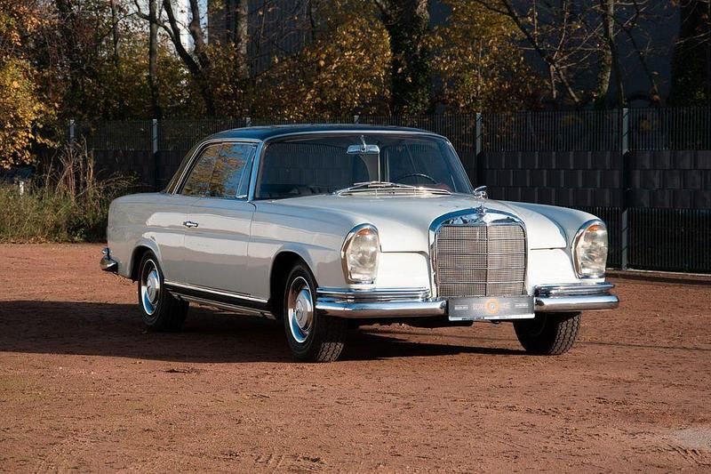 Weiß Gebraucht 1967 Mercedes W111 SE Limousine | 43.500 € - Bild 1/4