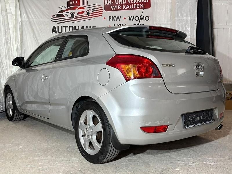 Gebraucht Kia Ceed 126 PS (92 kW) 2008 Silber Kleinwagen