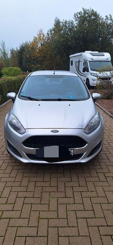 Silber Gebraucht 2016 Ford Fiesta Titanium Kleinwagen | 7.500 € (Fairer Preis) - Bild 1/4