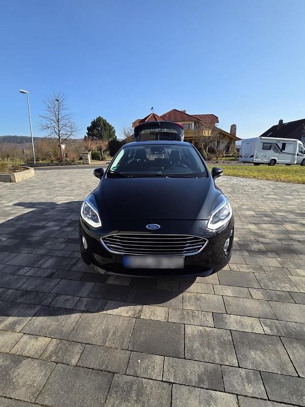 Gebraucht Ford Fiesta 101 PS (74 kW) 2017 Schwarz Kleinwagen