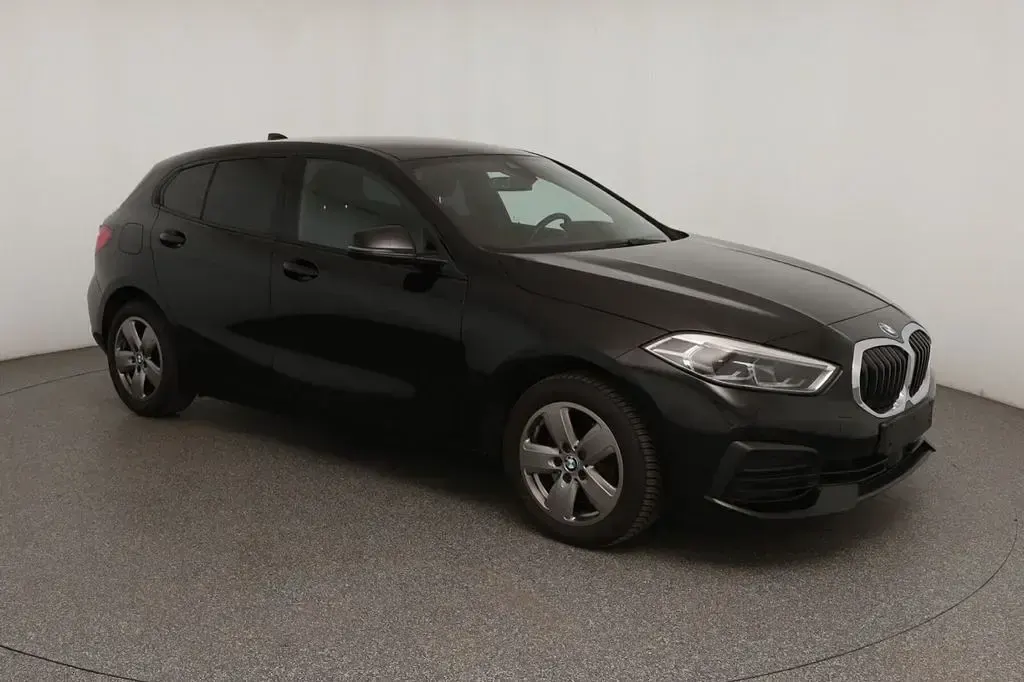 Gebraucht BMW 118 Advantage 150 PS (110 kW) 2019 Schwarz ii/bonnet fluid black Kleinwagen