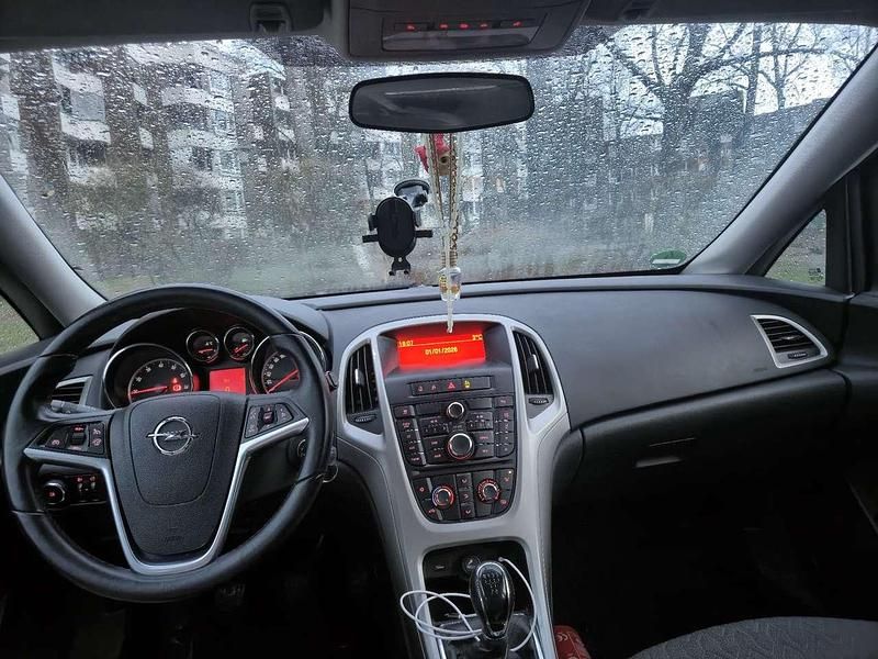 Gebraucht Opel Astra Sport 116 PS (85 kW) 2013 Limousine