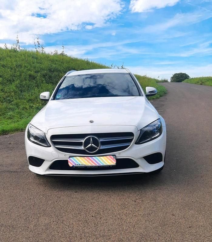 Weiß Gebraucht 2019 Mercedes C300e Kombi | 16.500 € (Guter Preis) - Bild 1/4