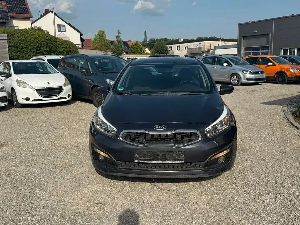 Usado Kia Ceed Edition 7 101 CV (74 kW) 2018 Gris Utilitario