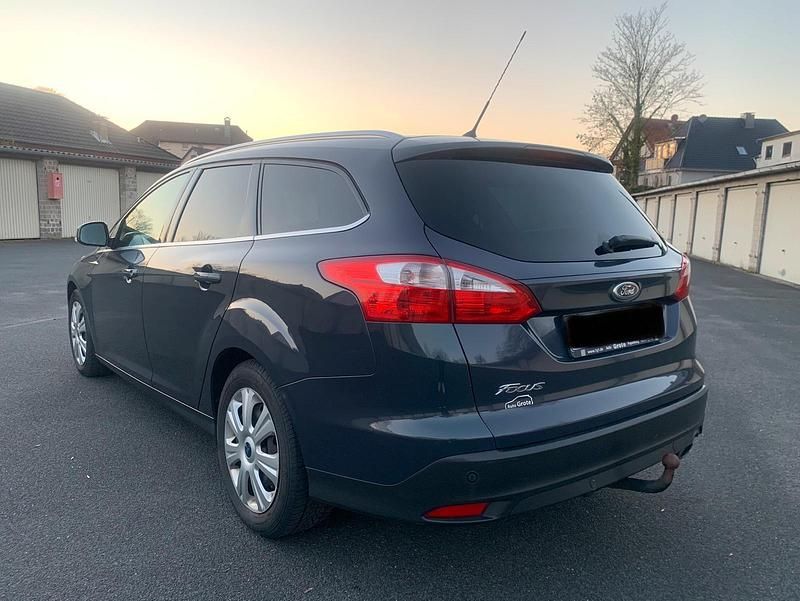 Gebraucht Ford Focus 140 PS (102 kW) 2011 Grau Kombi
