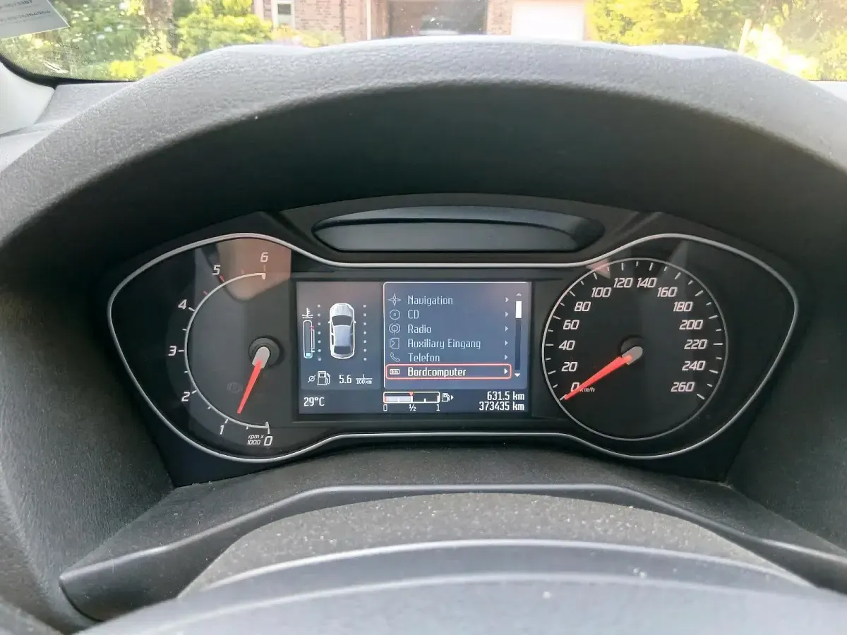 Gebraucht Ford Mondeo 140 PS (102 kW) 2012 Blau Kombi