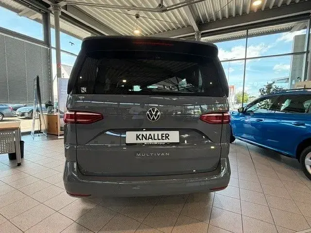 Gebraucht VW Multivan 150 PS (110 kW) 2023 Grau Van / Kleinbus