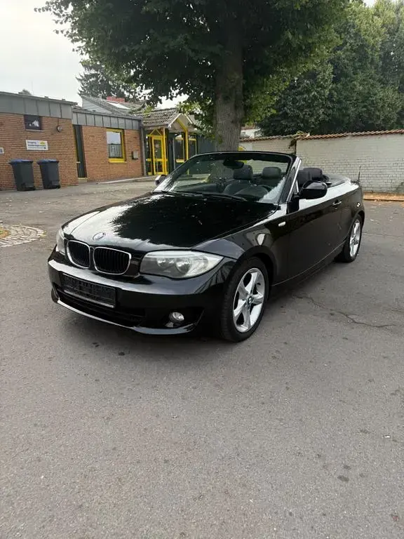 Gebraucht BMW 123 Cabriolet Sport Line 204 PS (150 kW) 2011 Schwarz Cabrio