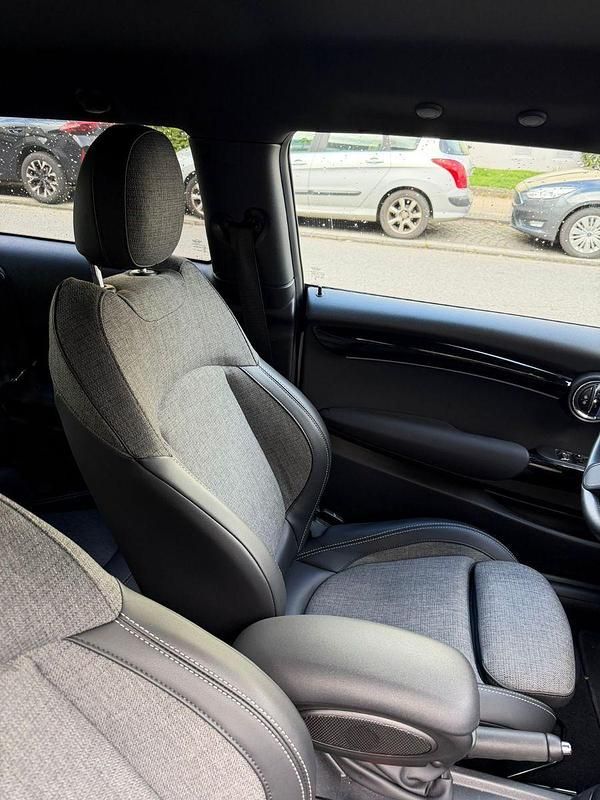 Gebraucht Mini Cooper 136 PS (100 kW) 2023 Weiß Kleinwagen