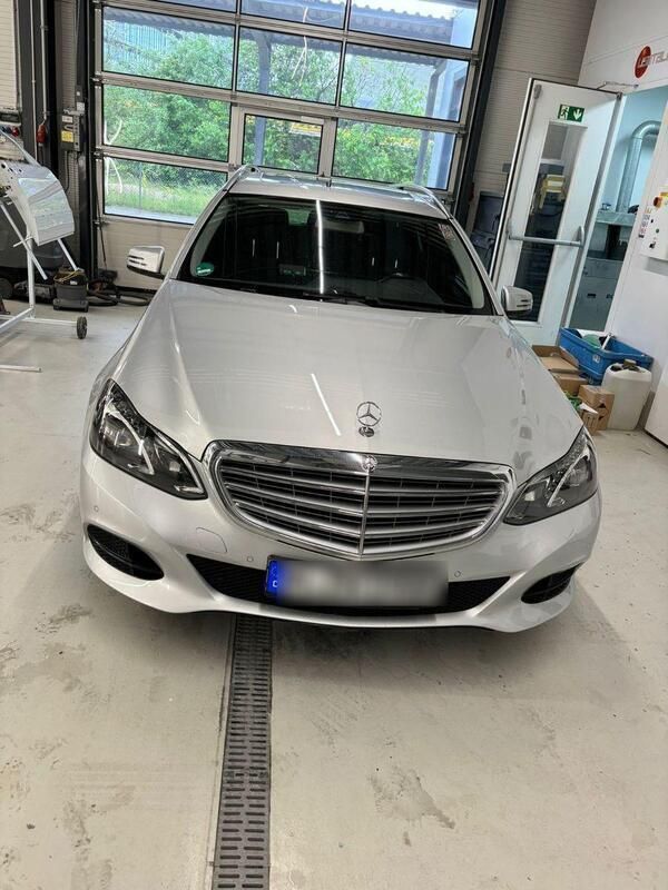 Silber Gebraucht 2016 Mercedes E250 Kombi | 12.999 € (Superpreis) - Bild 1/4