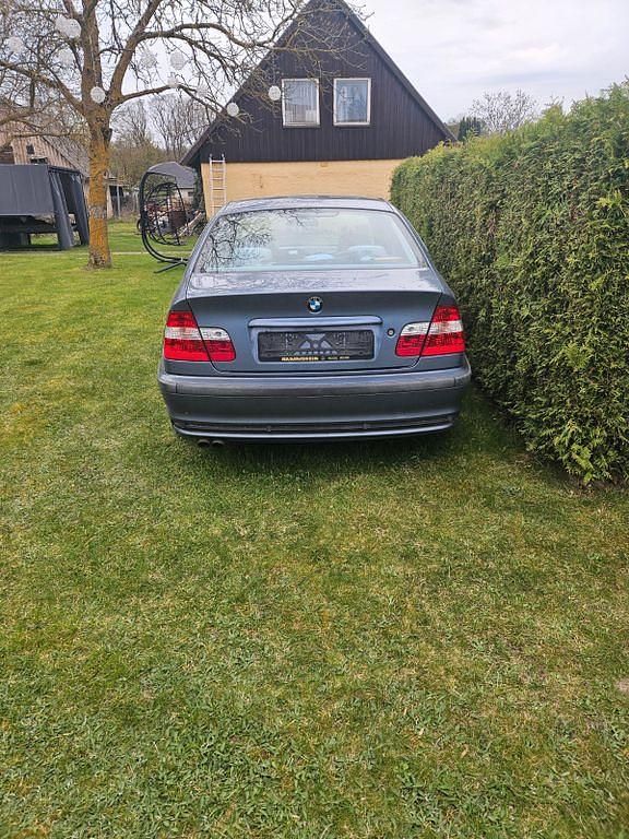 Gebraucht BMW 320 170 PS (125 kW) 2001 Blau Limousine