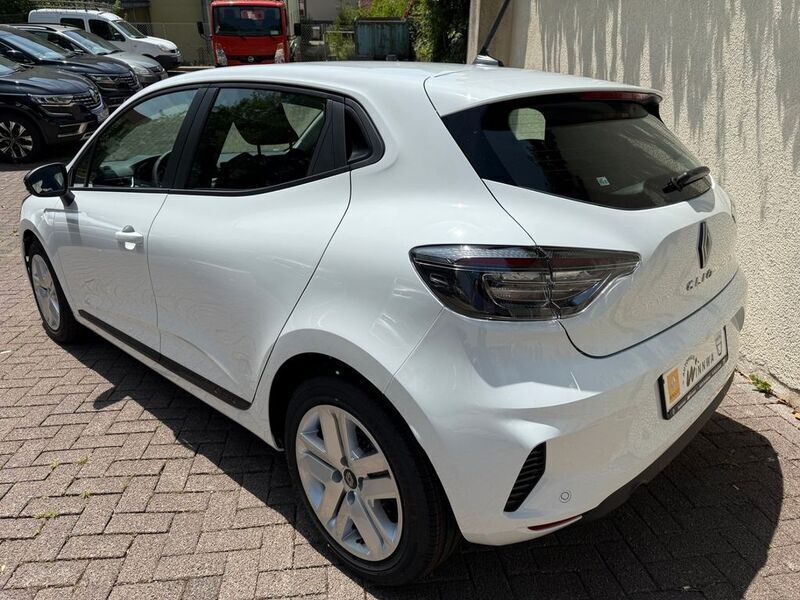 Neu Renault Clio V Evolution 91 PS (66 kW) 2025 Weiß (arktisweiß) Limousine