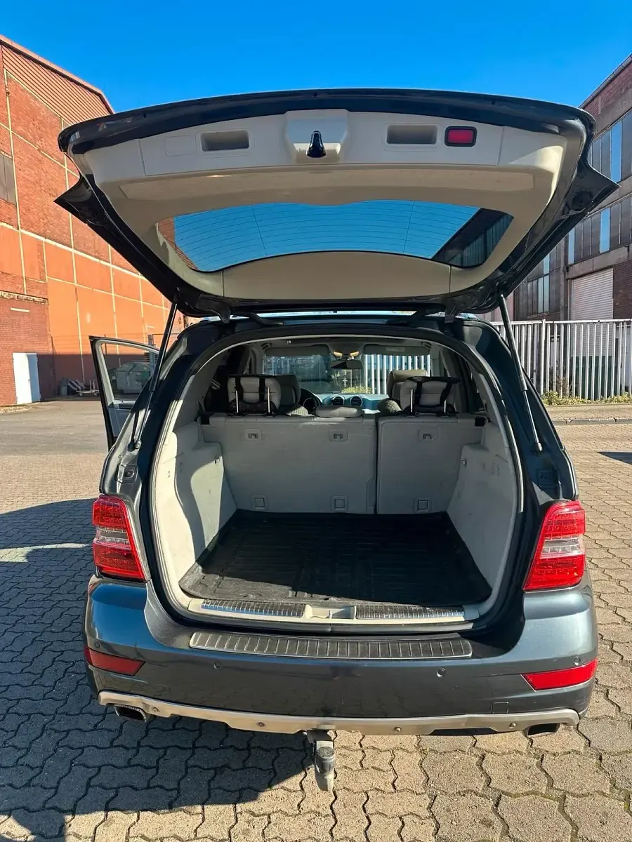Gebraucht Mercedes ML350 235 PS (172 kW) 2011 Grau SUV