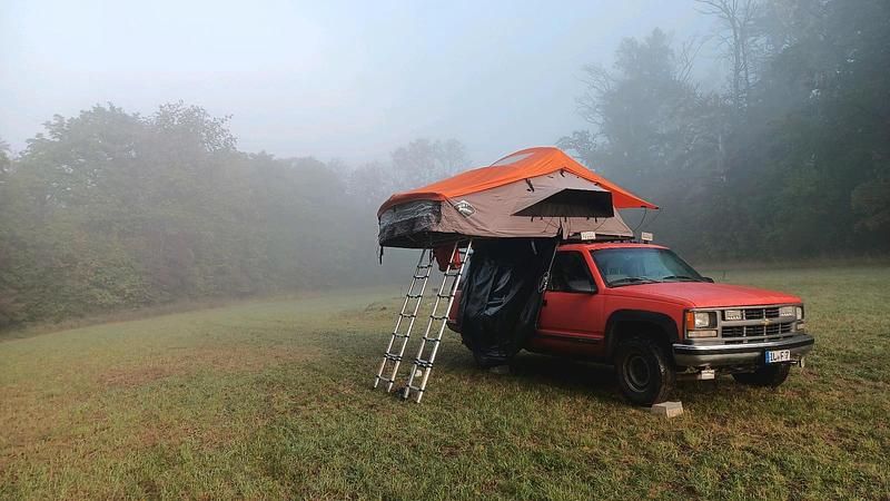 Orange Gebraucht 1996 Chevrolet Suburban SUV | 19.999 € - Bild 1/4
