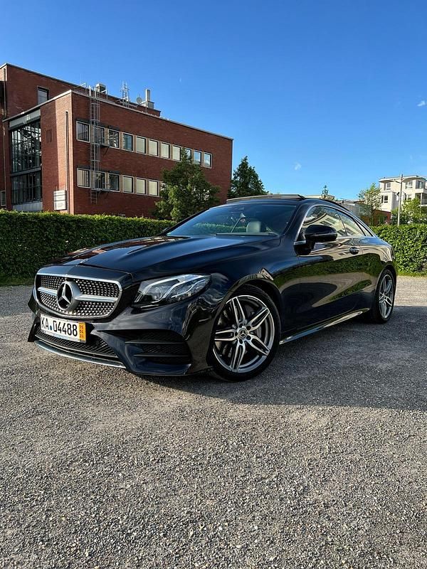 Schwarz Gebraucht 2017 Mercedes E300 Coupé | 29.999 € (Teuer) - Bild 1/1