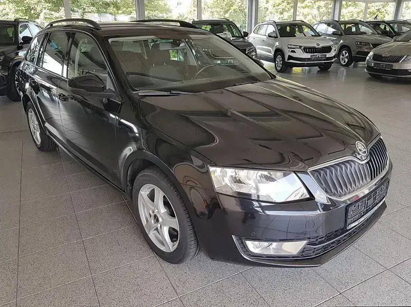 Schwarz Gebraucht 2017 Skoda Octavia Kombi | 14.950 € (Teuer) - Bild 1/4