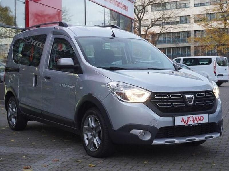 Gebraucht Dacia Dokker Stepway 116 PS (85 kW) 2018 Silber Van / Kleinbus